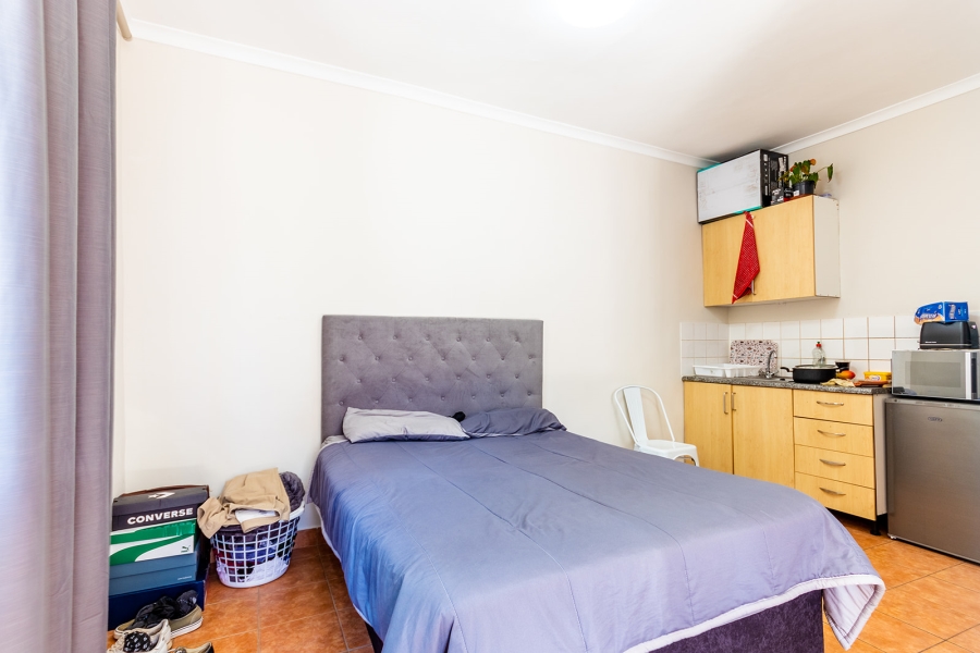 To Let 8 Bedroom Property for Rent in Observatory Western Cape